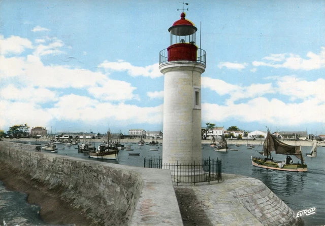 LA ROCHELLE - Charente Maritime - CPA 17 - Bateaux à voiles & vapeur au port