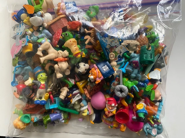 JOB LOT OF 30+ KINDER SURPRISE EGG FIGURINES COLLECTABLE VINTAGE MEMORIES JOB LOT OF 30+ KINDER SURPRISE EGG FIGURINES COLLECTABLE VINTAGE MEMORIES