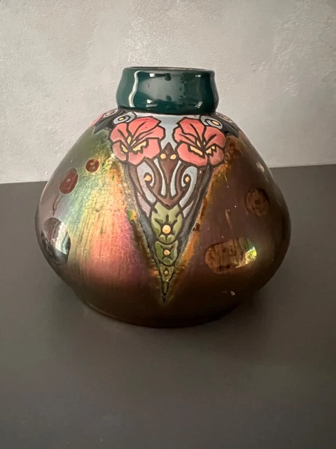 MONTIERES. Vase à panse globulaire