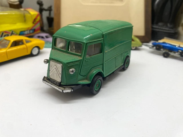 Occasion Norev - Renault 4L Bordeaux, échelle 1:43, Année 1960 (sans Boîte)