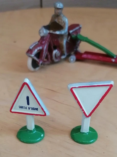 jouet-ancien-figurines-cofalu-panneaux-routier-quiralu-aludo-starlux