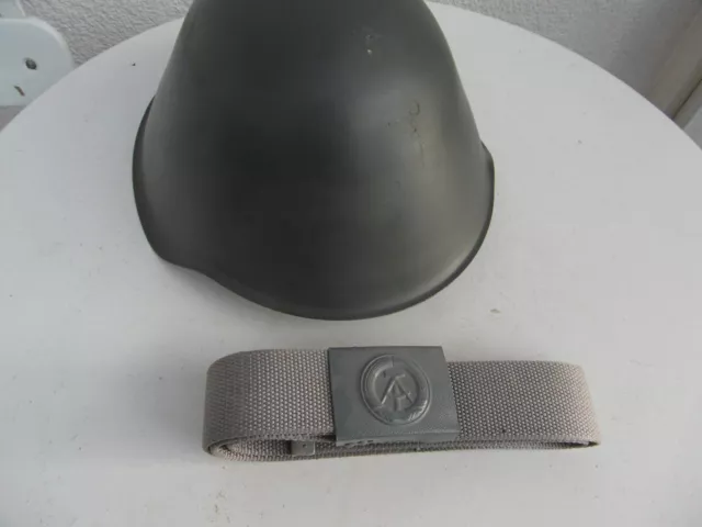 DDR, NVA , Stahlhelm und Koppfel