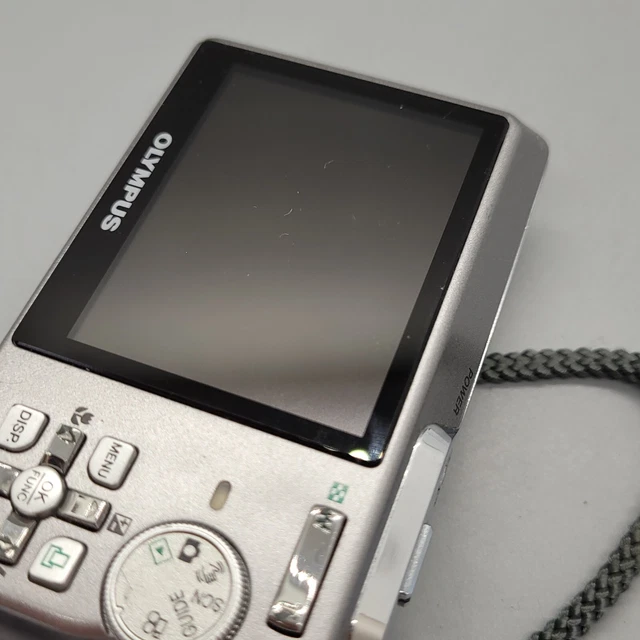 Olympus Mju 740 7,1 megapixel fotocamera digitale compatta argento testato 16