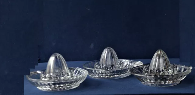 3 uralte Zitronenpressen Ruhr-Preßglas teilweise mit Preßmarke 12 cm Durchmesser