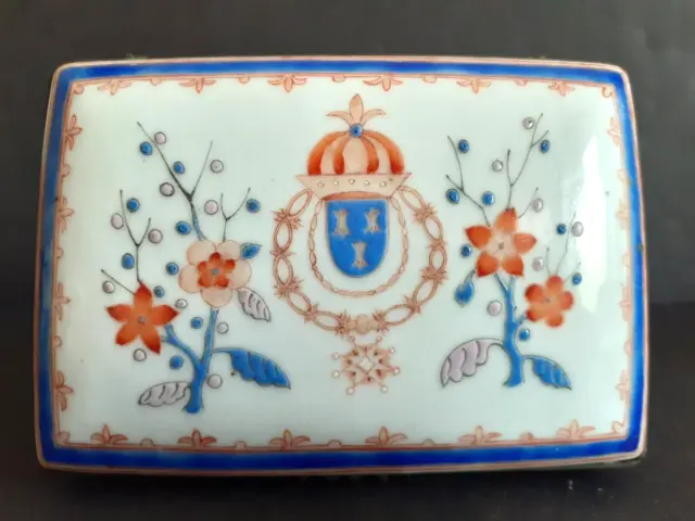 Antique Chinese Armorial Porcelain Trinket Box Late 19th or early 20th C.