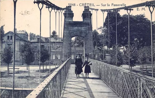 Cpa 94 Creteil Sur La Passerelle