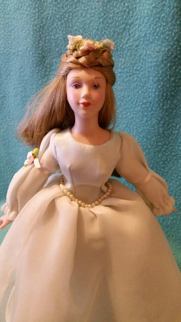 Cinderella AVON~ Fairy Tale Collection ~ Porcelain Doll 9.5"  1984 w/stand nb 3