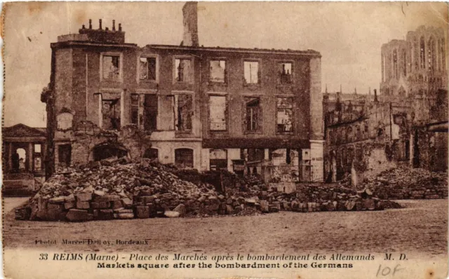 CPA MILITAIRE Reims-Place des Marchés aprés le bombardement (316265)