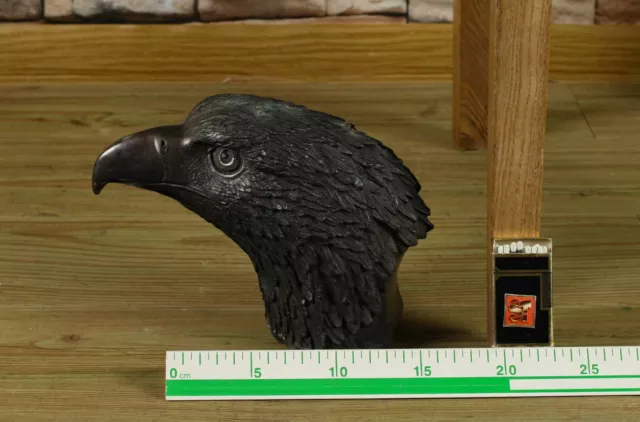 ältere Bronze Figur Asiatika Vogel Kopf Adler Punze signiert Skulptur