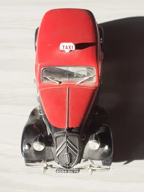 Citroën Traction 11 Familiale Taxi 1/43 Universal Hobbies