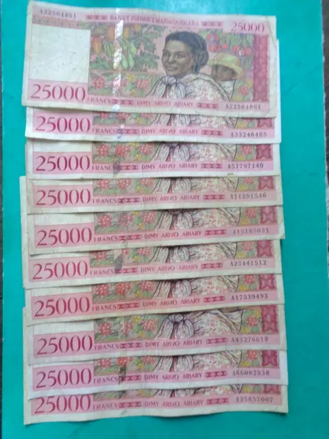 10 billet  banque MADAGASCAR  Afrique  - Réf.   23    /   55