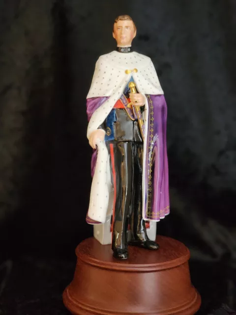 Royal Doulton Figurine " Hrh The Prince Of Wales " Hn 2883