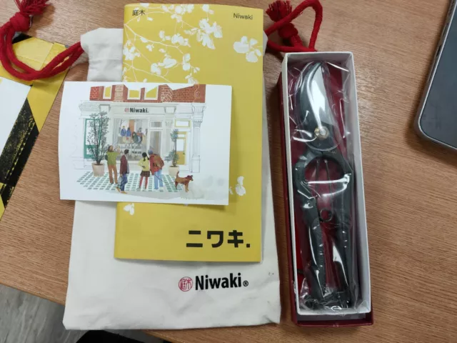 Niwaki Sentei Secateurs With Owners Manual.