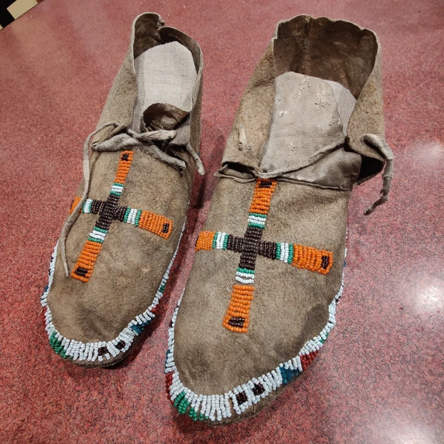Native American Beaded Moccasins, 9", 1870's Indian collection Native American Beaded Moccasins, 9", 1870's Indian collection