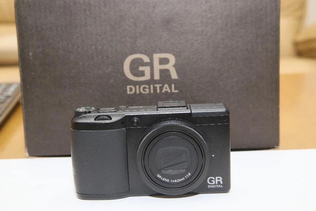 RICOH GR DIGITAL III 10.0MP Digital Camera body accessory set with box used