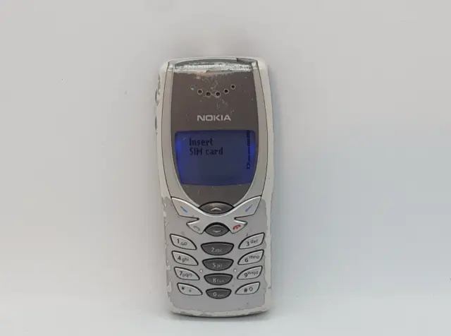 Nokia 8250 Mobile Phone VINTAGE - NEW BATTERY