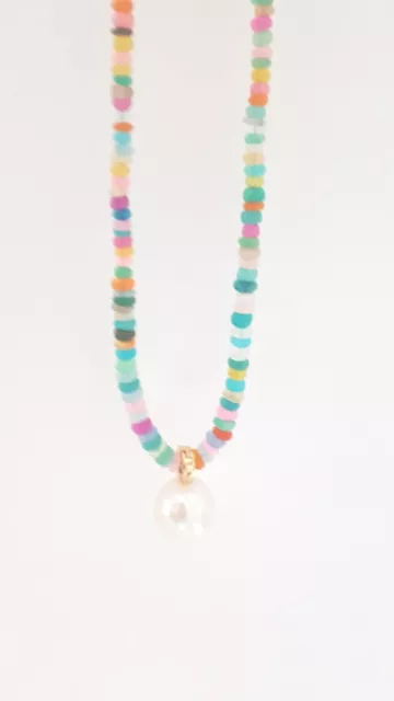 Bunte Opale mit  weissen Perlen Kette 85 cm
