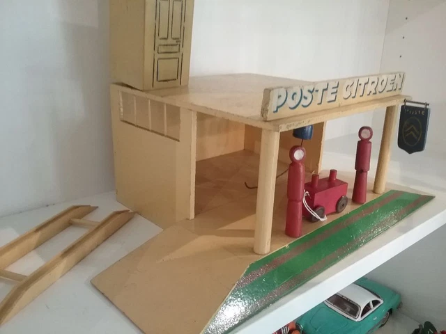 JOUET CITROEN - 955 - Rare - Atelier / Garage en plâtre et farine - 1933 - 1/43