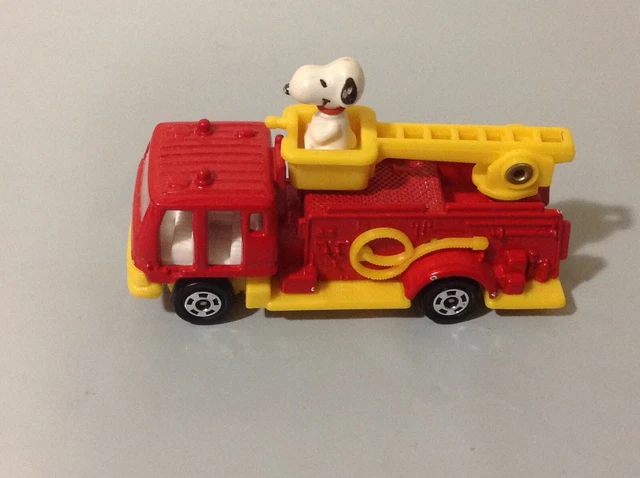 VINTAGE AVIVA PEANUTS Snoopy in Fire Truck Bucket 1958 United Feature ...