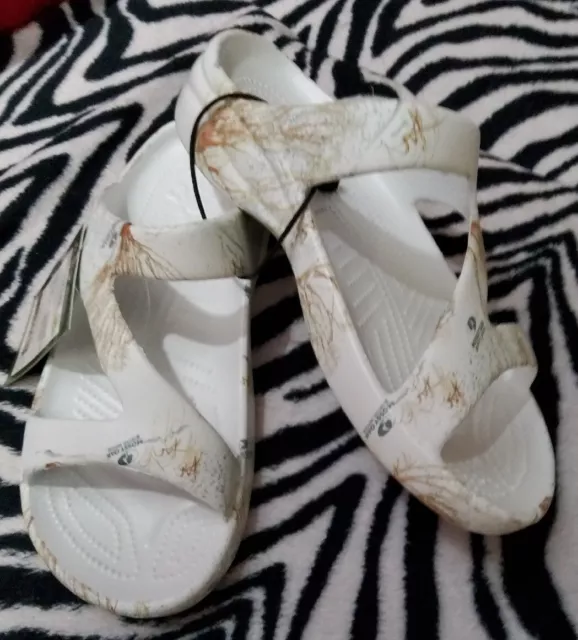 Women's Mossy Oak Z Sandals 8 "Winter Brush". New Women's Mossy Oak Z Sandals 8 "Winter Brush". New