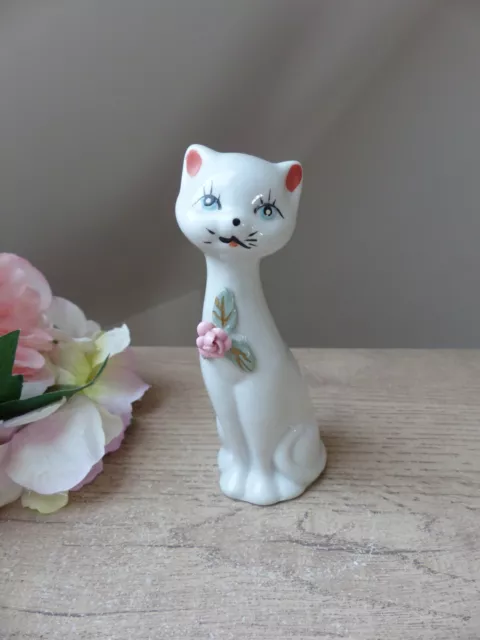 Figurine Chat Assis en Porcelaine Blanche Décor Fleur Vintage