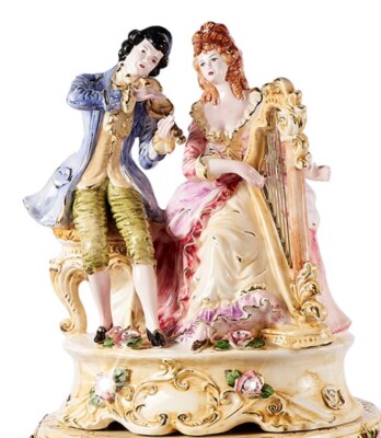 Capodimonte Scultura musicisti Statua 3 donne 1 uomo piano in porcellana Capodimonte h 65 cm 