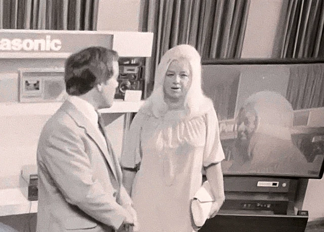 Diana Dors & a tv with her on it!Rare unpublished 1979 press photograph negative