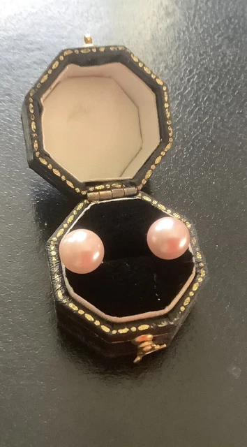 Reduced Ladies/Girls Brand New Pair Of Pink Pearl Like Studs