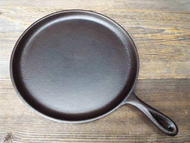 Vintage Lodge Cast Iron 10-1/2" Old Style Skillet Griddle 9OG, Restored