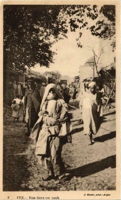 CPA AK Geiser 6 FEZ Street in a Souk MOROCCO (757758)
