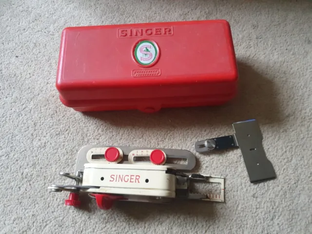 Singer Simanco 86718 Buttonhole Attachment + Original Box Vintage