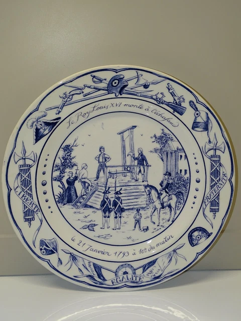 -BELLE ASSIETTE CERAMIQUE LE ROI LOUIS XVI MONTE A L'ECHAFFAUD XXe collection