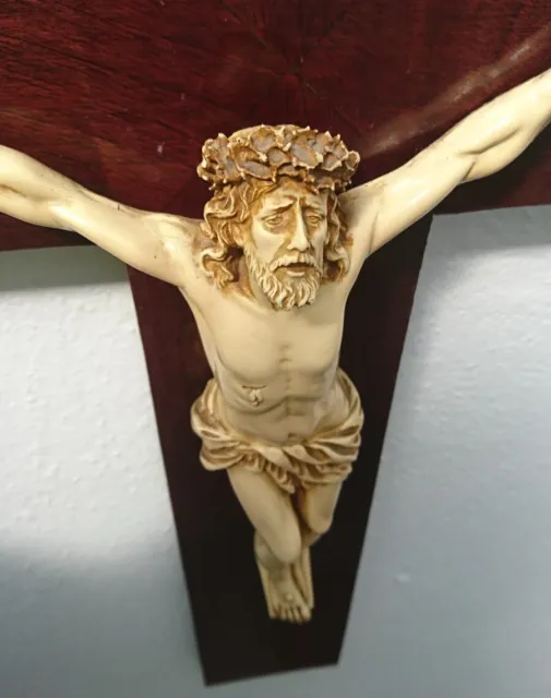 Crucifijo Antiguo - Cruz De Madera Y Jesús En Escayola.