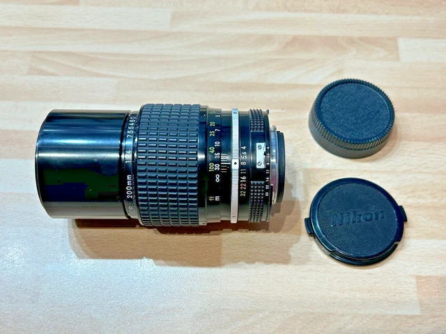 Nikon Nikkor  200mm f4 Ai manual focus telephoto lens near mint