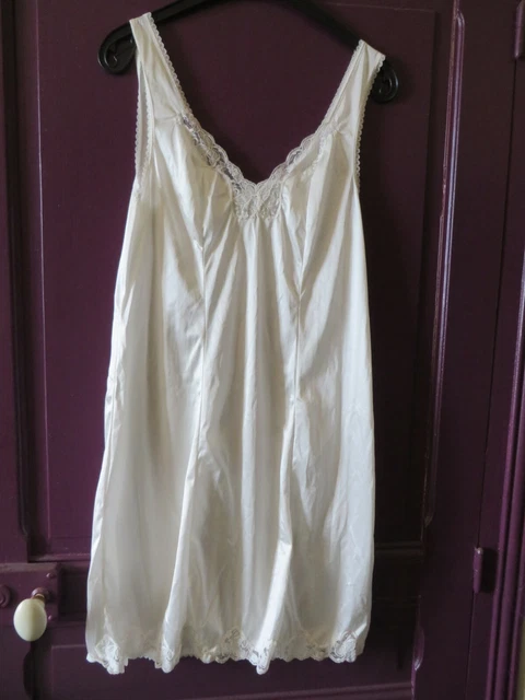 jolie combinaison &fond de robe vintage jolie dentelle T 40