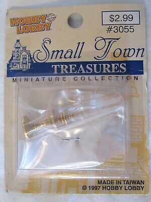 Doll House Miniature~Small Town Treasures~Brass Look Oil Lamp~NIP