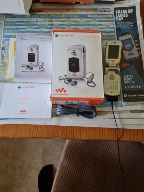 Sony Ericsson W300i Retro Mobile Phone With Charger And Original Box
