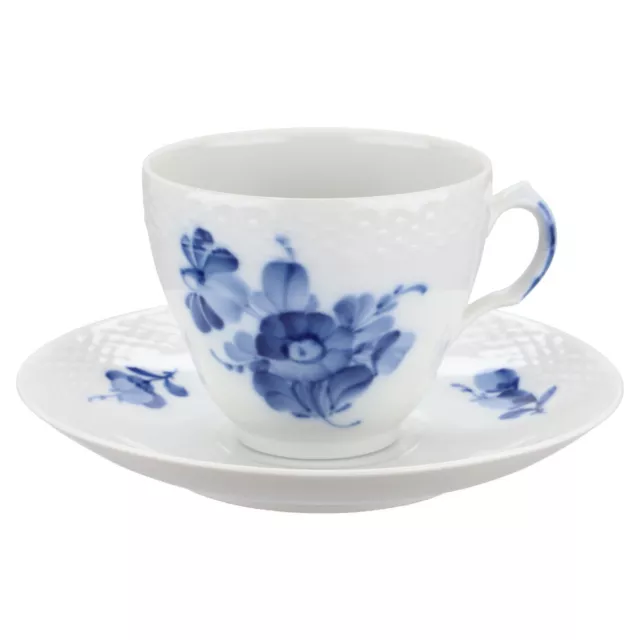 Kaffeetasse mit Untere Modell 8261 Royal Copenhagen Blaue Blume glatt  I. Wahl