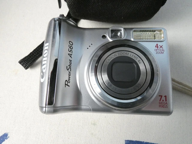 Canon PowerShot A560 7.1 MP Digital Camera - Silver in excellent condition