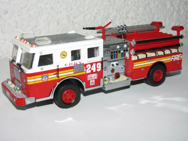 Code 3 FDNY Engine 249 Feuerwehr New York F.D.N.Y  schönes Modell