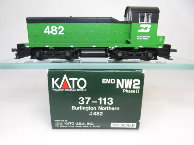 Kato 37-113 HO Scale BN Burlington Northern EMD NW2 Diesel Locomotive #482