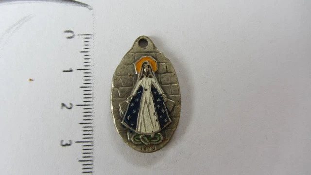 Lot De Médailles Religieuses Et Reliquaires - Vierge, Christ, Occasion