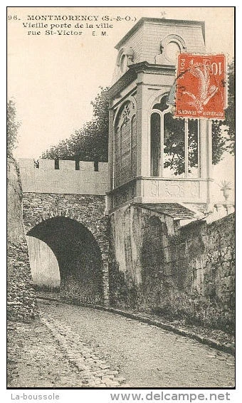 95 MONTMORENCY - vieille porte de la ville rue saint victor