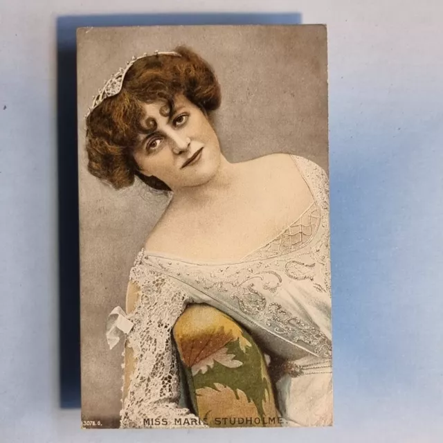 Edwardianische Schauspielerin Postkarte 1905 Miss Marie Studholme Lieges Spitzenärmelkleid