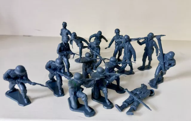 MARX BATTLEGROUND BLUE GRAY GERMANS -LOT of 16 in 10 POSES -VERY GOOD - MUST SEE