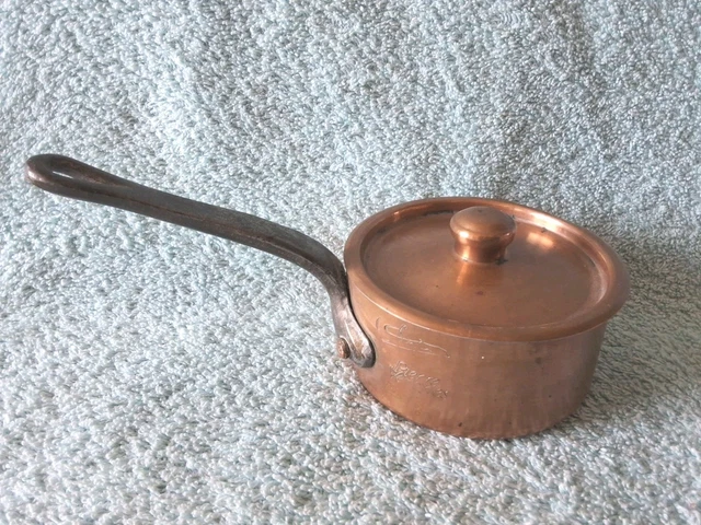sauteuse en cuivre martelé et poêle finition polie
