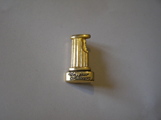 Broche ancienne en métal doré - Montres & Bijoux