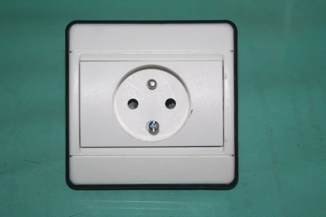 Prise Legrand Marine Arnould 2P+T + Plaque - Club - NEUF