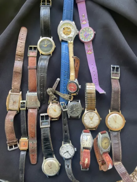 Lot de 15 montres anciennes (Gucci, Chilex, Emel ...)