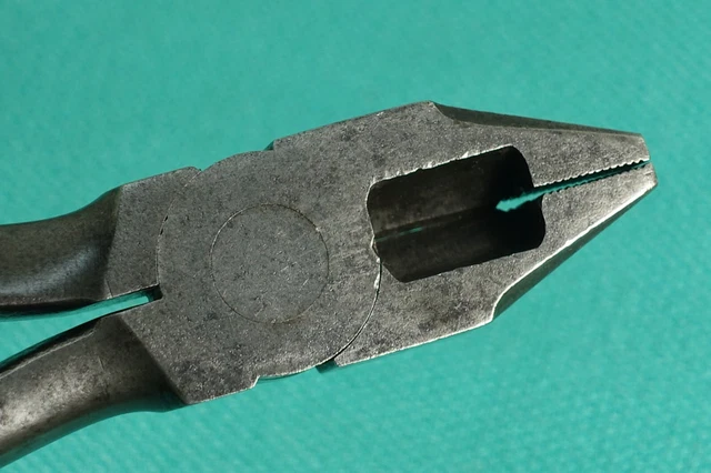 Late 1950's KRAEUTER USA No. 1830- 8" Lineman, Electrician Side Cutting Pliers 9